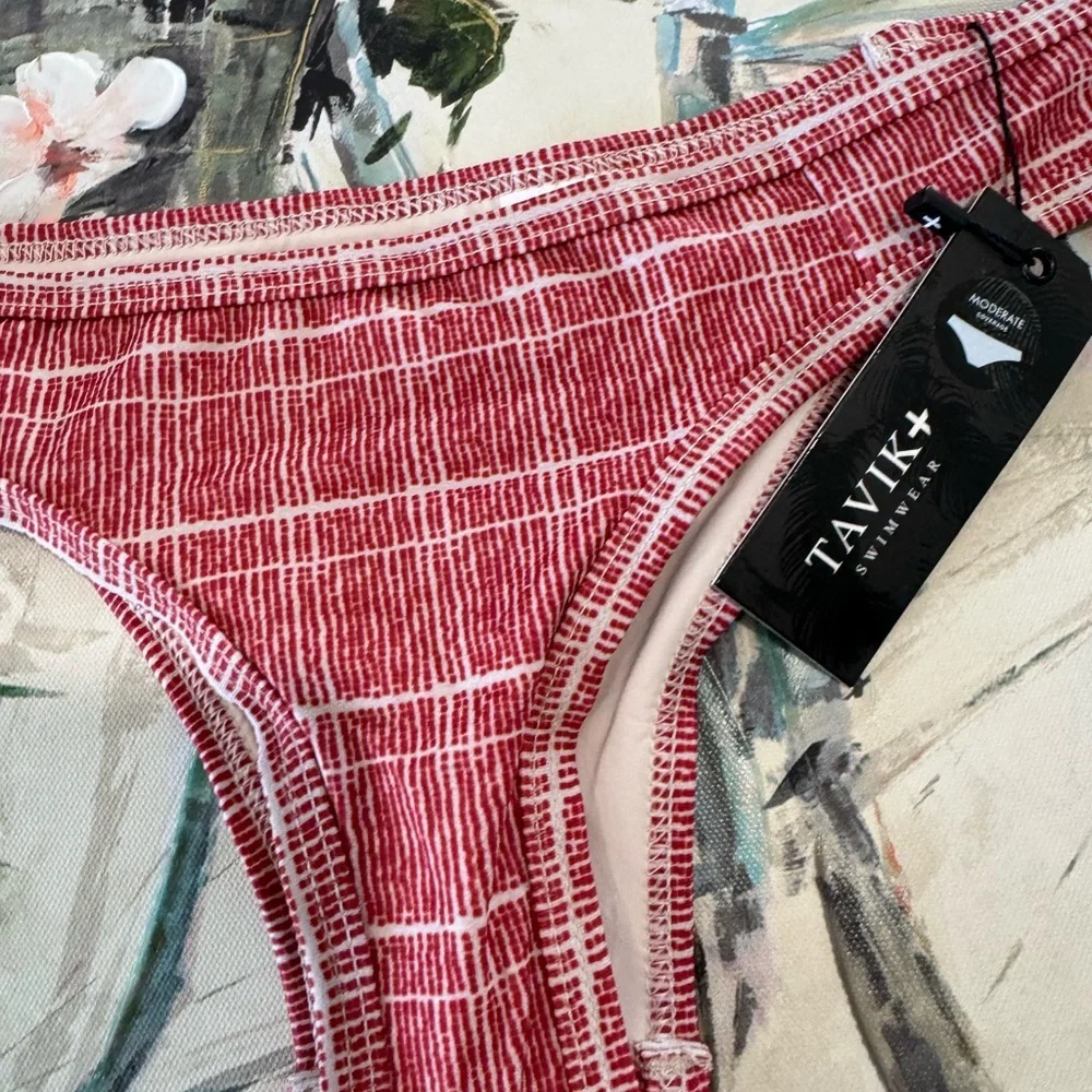 BUNDLE 2 ITEMS FOR $8✨ FINAL SALE✨ TAVIK moderate coverage swimming bottom 🌼